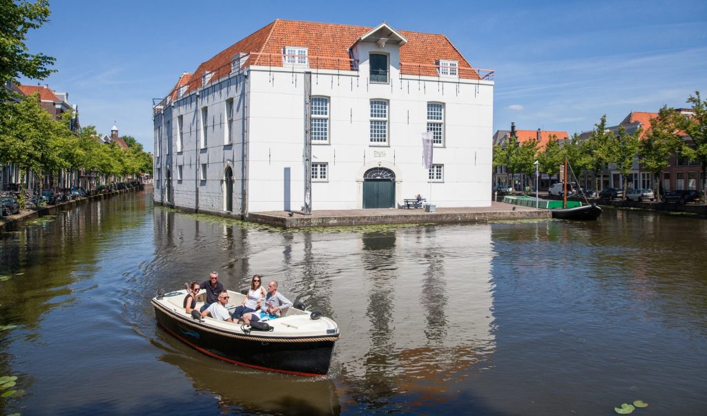 Boot huren in Delft met schipper